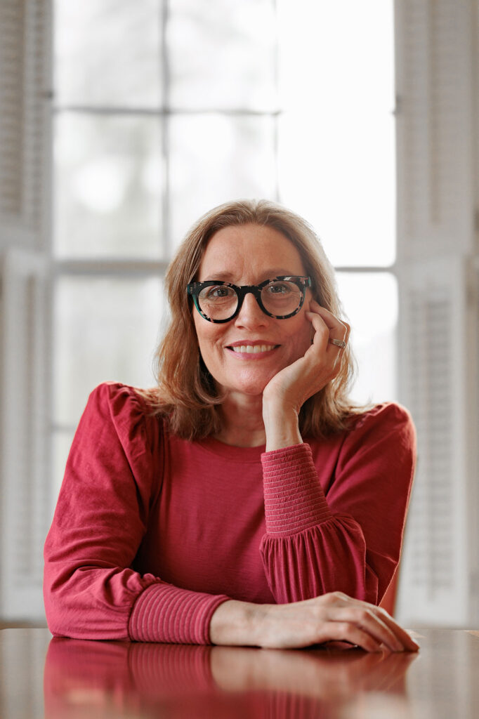 Beth Linker - Slouch: Posture Panic in Modern America